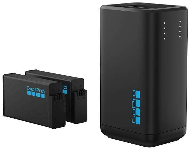 GOPRO-AMDBD-001-<p>Kit de carga dual GoPro para MAX2.<br>Incluye cargador de dos ranuras.<br>Se suministra con dos baterías Enduro para MAX2.<br>Admite carga simultánea de ambas baterías.<br>Indicadores LED de estado.<br>Ranuras altas para mantener las baterías sujetas.<br>Incluye cable USB-C de aproximadamente 45 cm.<br>Verificar compatibilidad con la cámara MAX2.</p><p><strong>Garantía:</strong> 1 Año</p><p><a href="https://goprocol.co/producto/cargador-de-bateria-dual-para-max2-2-baterias-enduro-incluidas/" target="_blank" rel="noopener">Consultar información del producto</a></p> GOPRO-AMDBD-001-Kit de carga dual GoPro para MAX2.Incluye cargador de dos ranuras.Se suministra con dos baterías Enduro para MAX2.Admite carga simultánea de ambas baterías.Indicadores LED de estado.Ranuras altas para mantener las baterías sujetas.Incluye cable USB-C de aproximadamente 45 cm.Verificar compatibilidad con la cámara MAX2.Garantía: 1 AñoConsultar información del producto